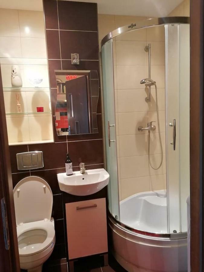 Sunny And Lovely Apartment. Near Chopin Airport! Warschau Buitenkant foto